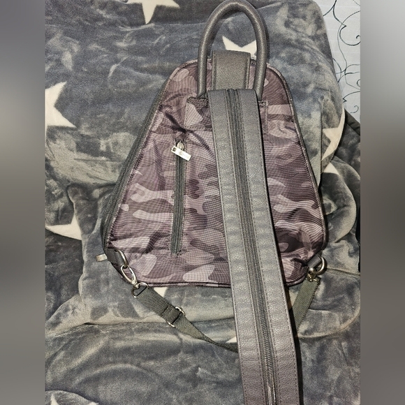 Baggallini backpack purse - Picture 3 of 7